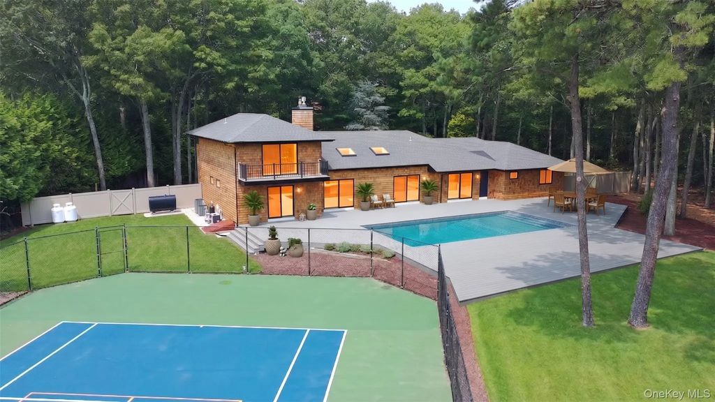 10 Jeffrey Lane, East Quogue