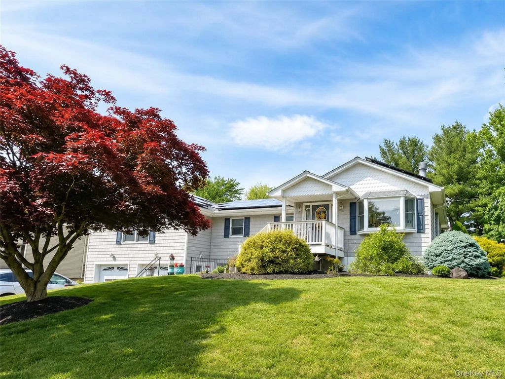 14 Esther Avenue, Congers