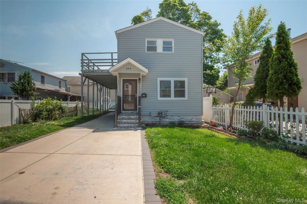 459 Roquette Avenue, Floral Park