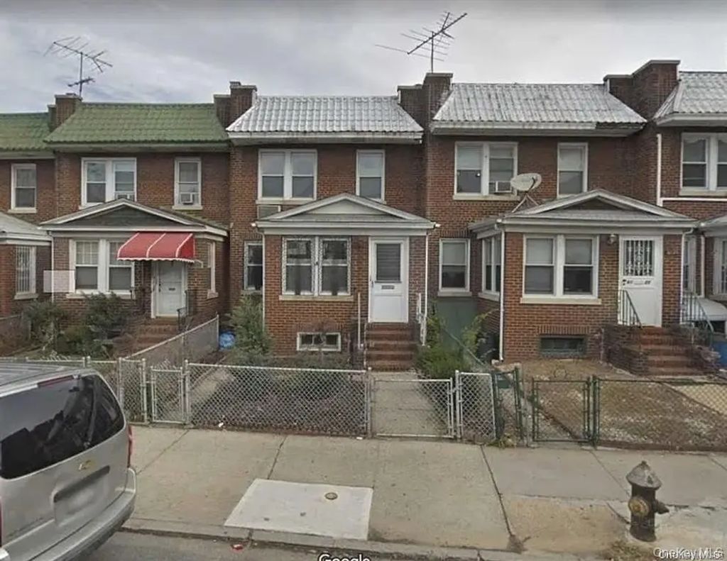 6123 Saunders Street, Rego Park