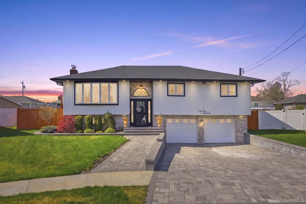 1700 White Street, North Bellmore