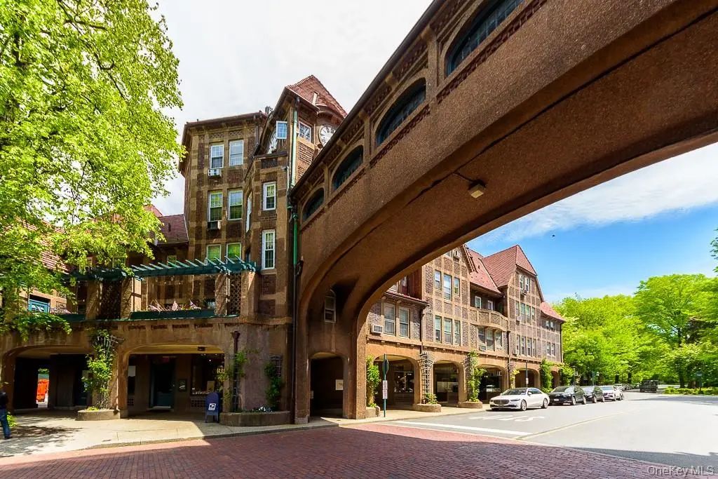 10 Station Square # R42, Forest Hills