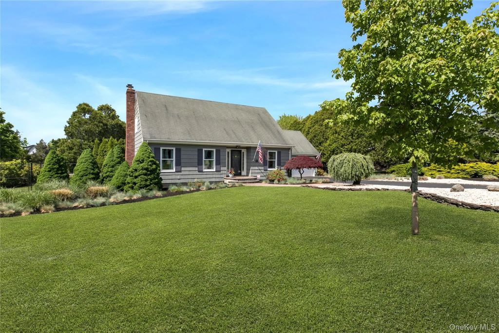 450 Maple Lane, Greenport