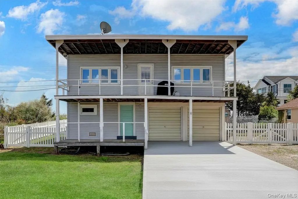6 Oak Beach Road, Babylon