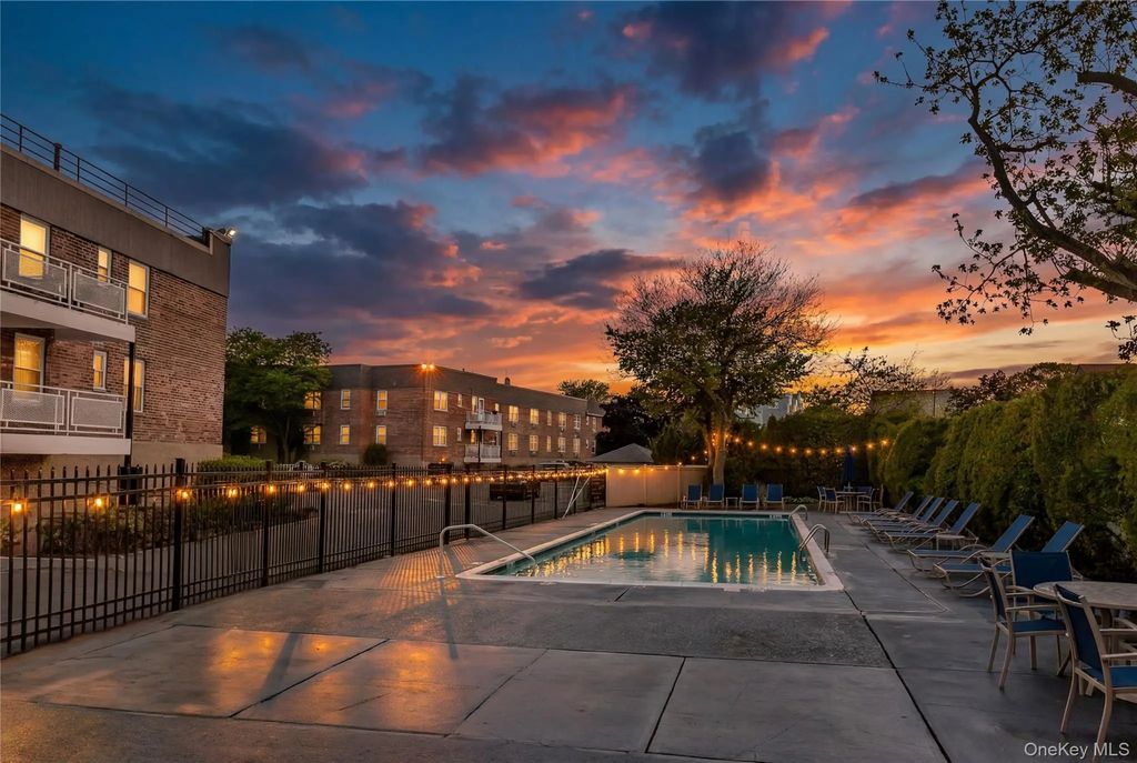 40 Daley Place 104, Lynbrook