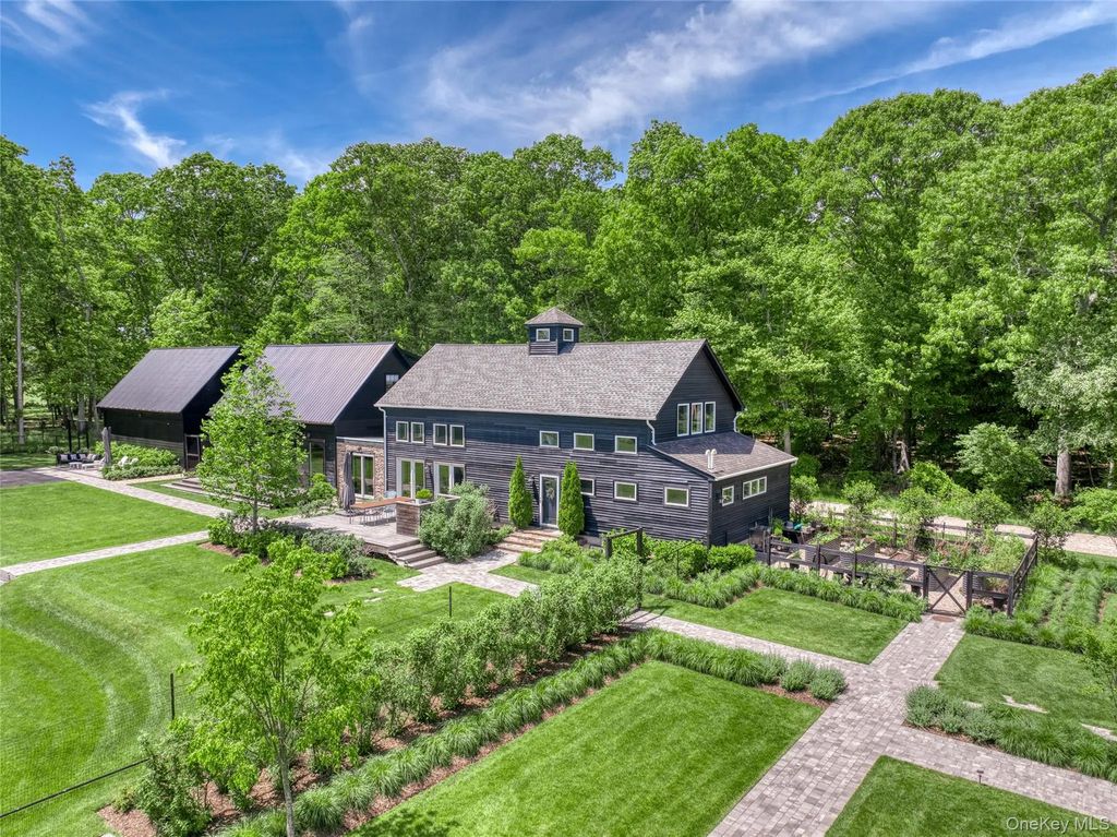 745 Golfview Court, East Marion
