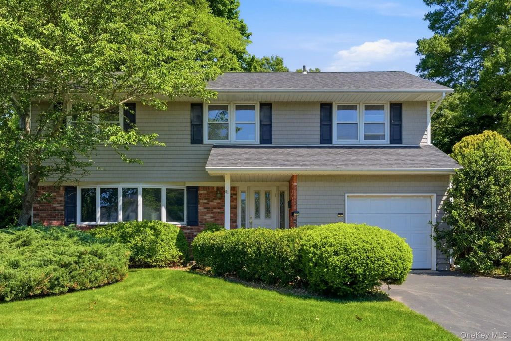 61 Hofstra Drive, Smithtown