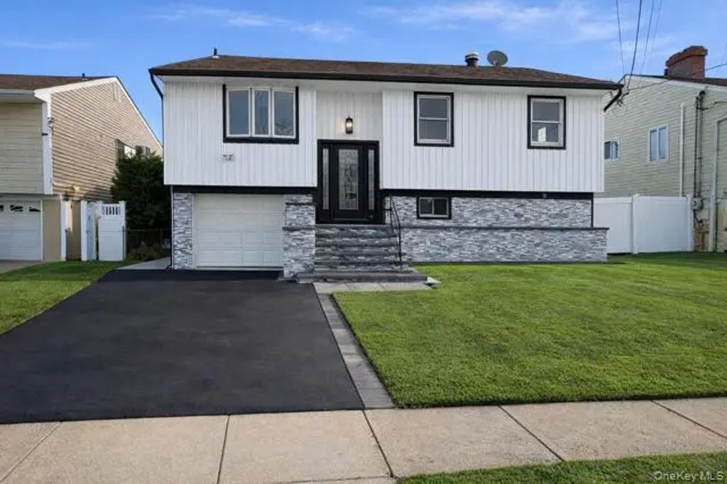62 E 1st Street, Freeport
