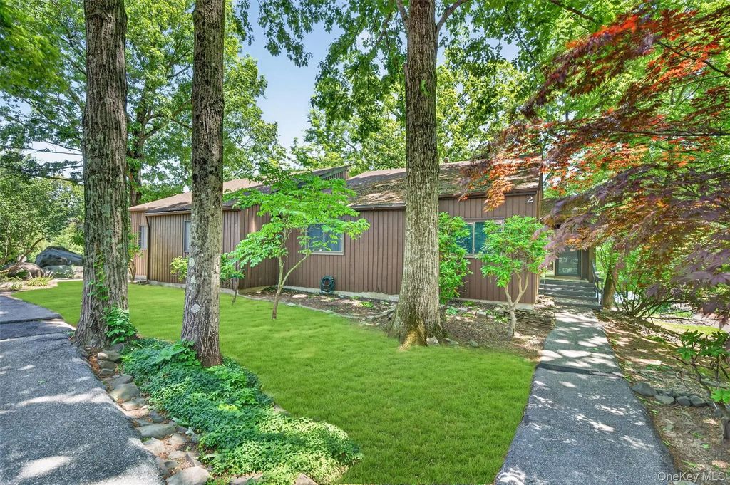 2 Acorn Court, Highland Mills