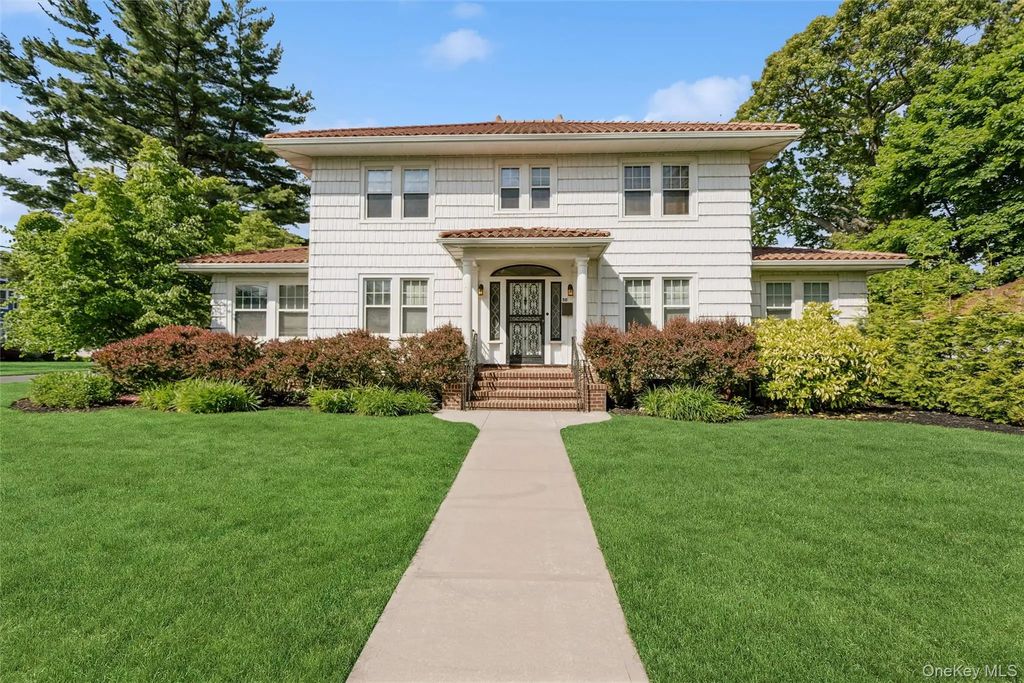 50 Roxbury Road, Rockville Centre