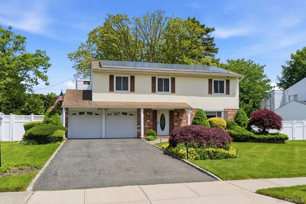 33 Roy Drive, Nesconset