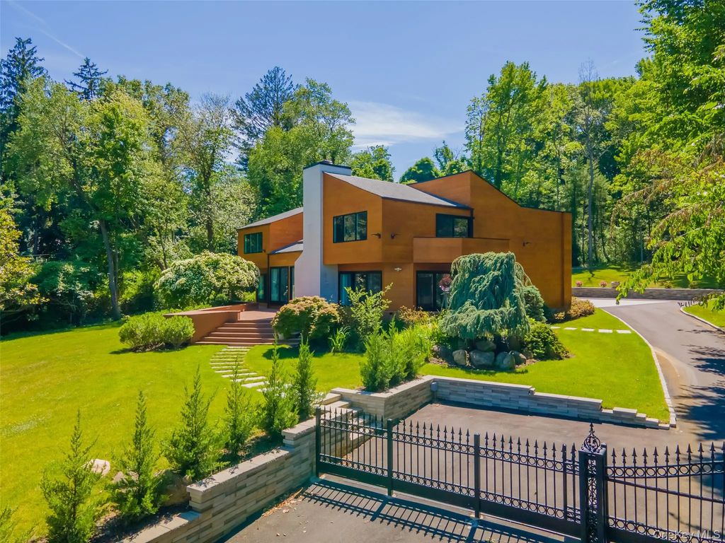 369 E Shore Road, Great Neck