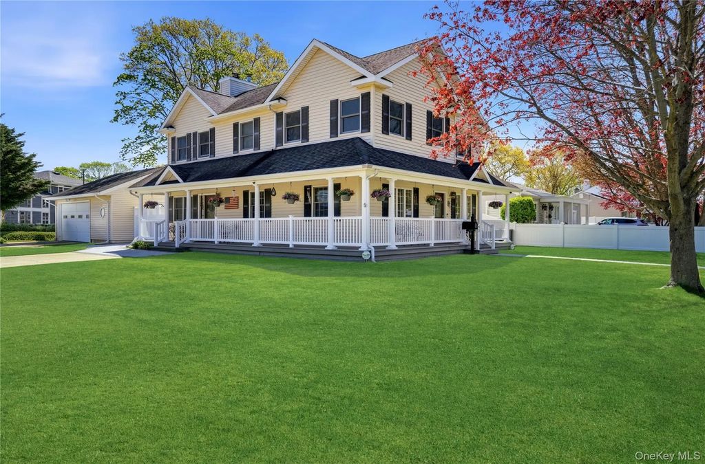 93 Meroke Lane, East Islip