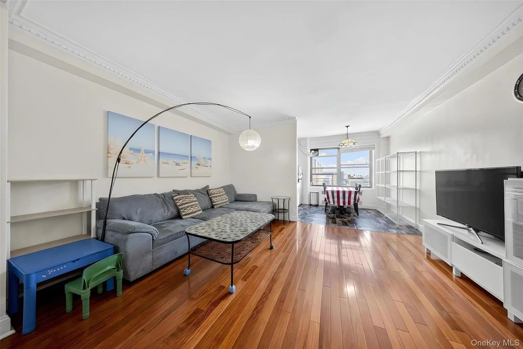 9905 63rd Drive # 14r, Rego Park