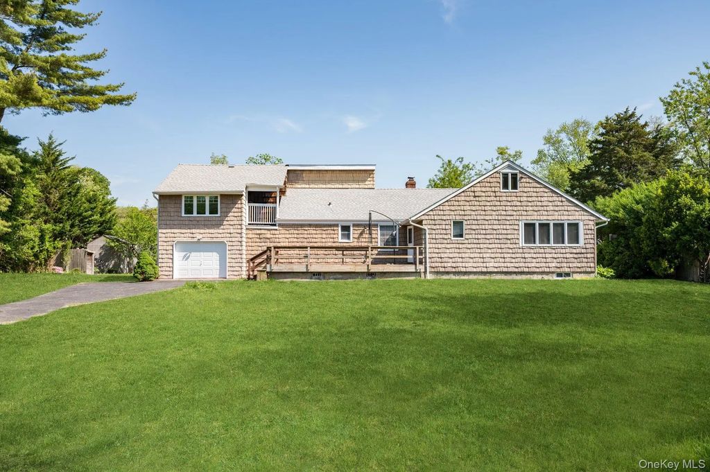 88 Tulipwood Drive, Commack