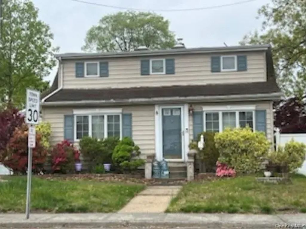 656 E Meadow Avenue, East Meadow