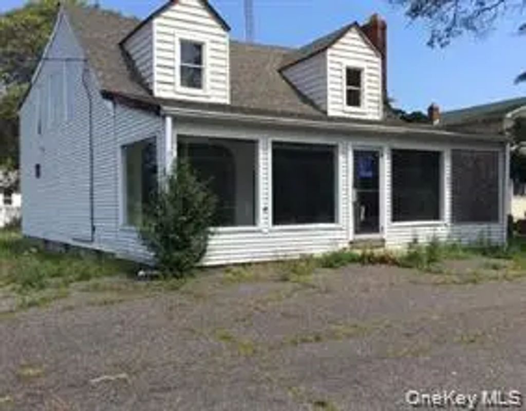 697 Route 25a, Rocky Point