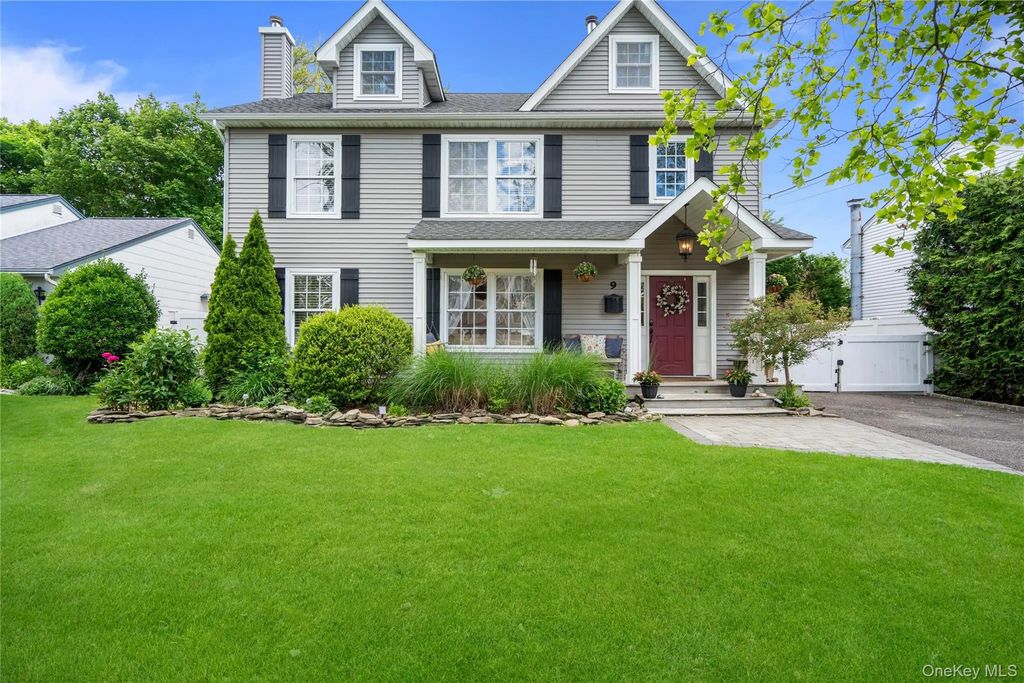 9 Lagoon Boulevard, Massapequa