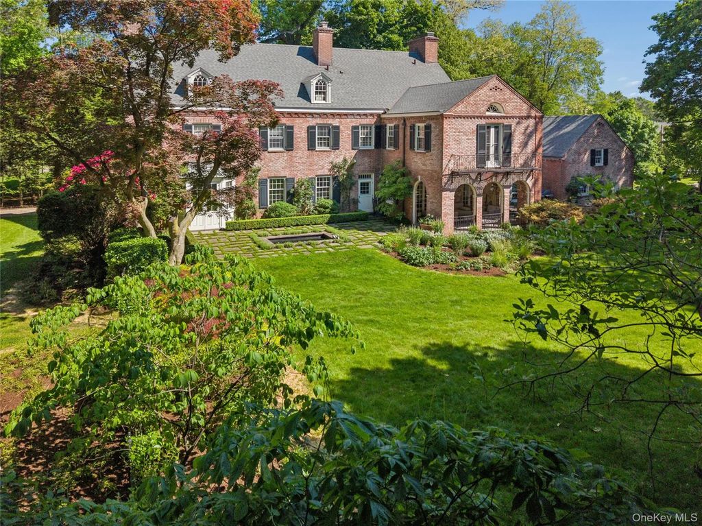 1384 Park Lane, Pelham