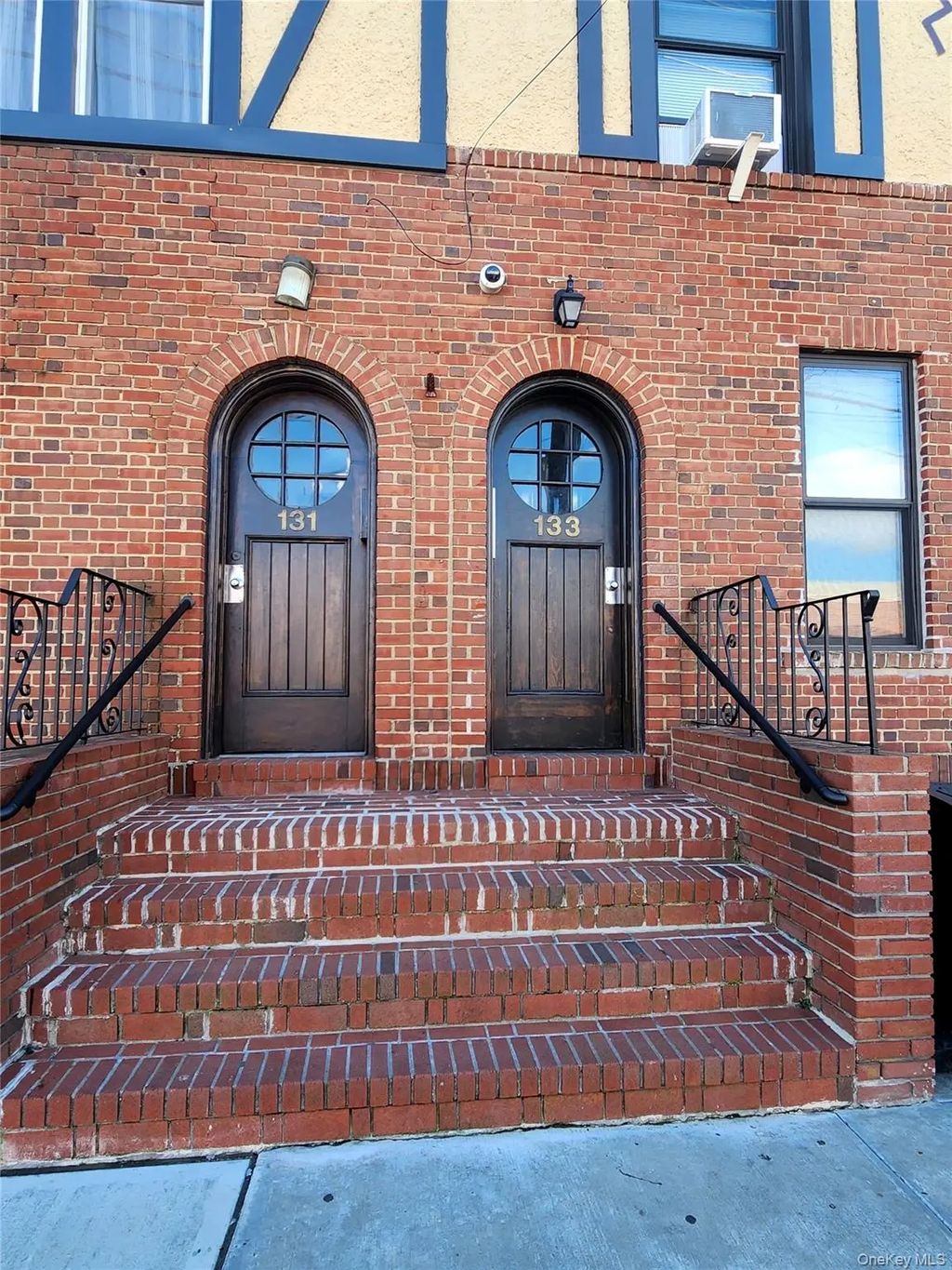 133 Lincoln Avenue 2e, Mineola
