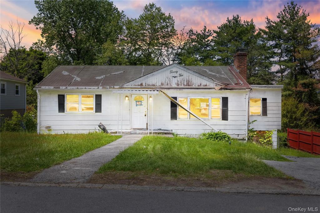 22 N Lawrence Avenue, Elmsford