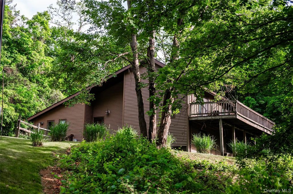 12 Chaucer Road, Staatsburg