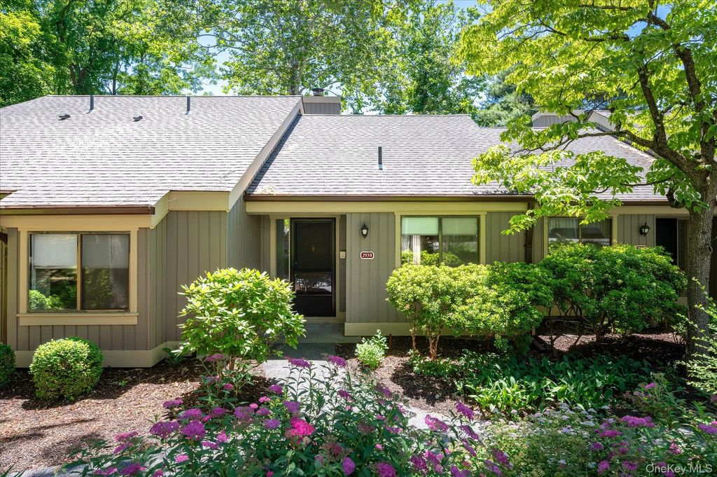 293 Heritage Hills # B, Somers