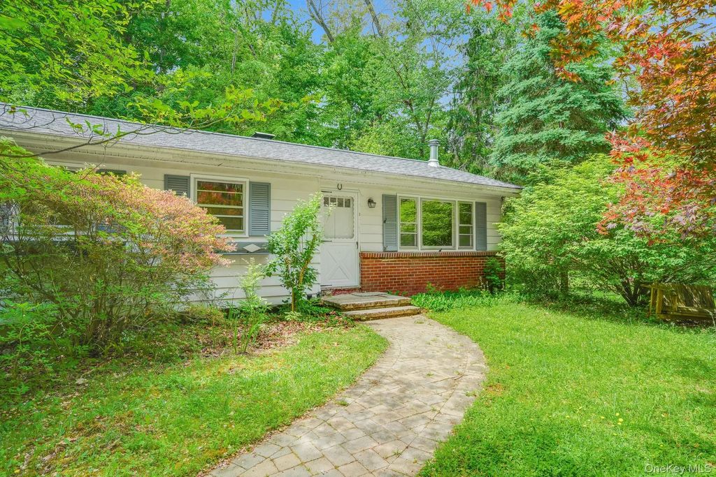 34 Julie Drive, Hopewell Junction
