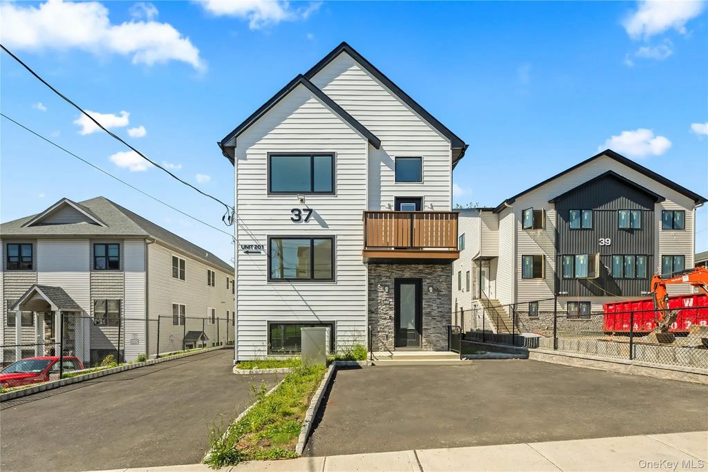 37 Ewing Avenue # 202, Spring Valley