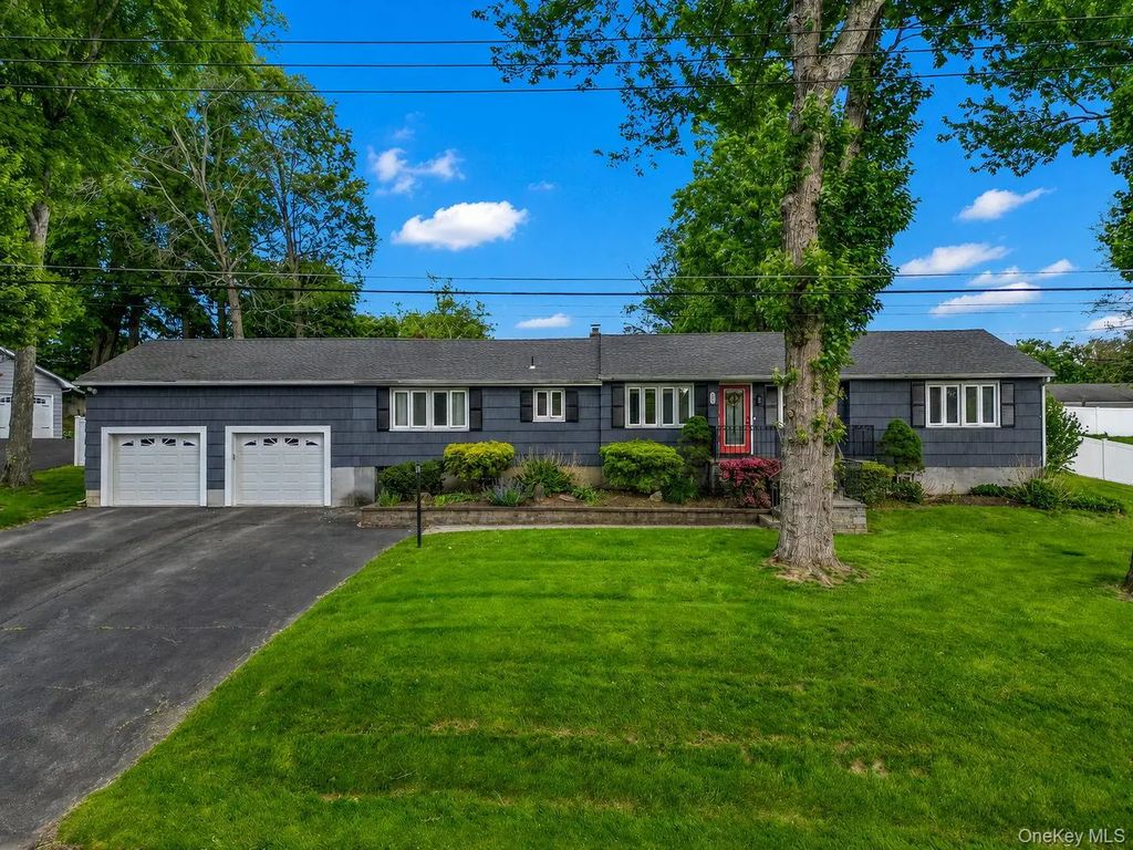 4 Foxey Lane, Mahopac
