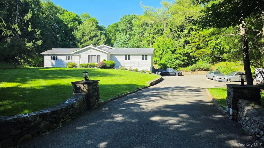 54 Allapartus Road, Ossining