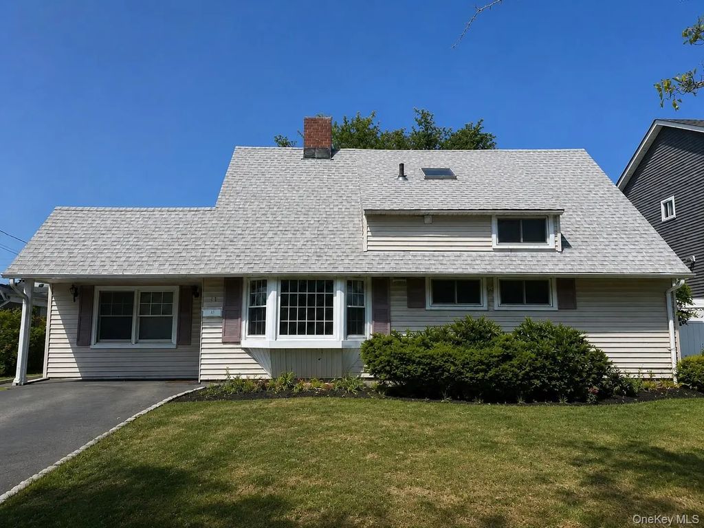 11 Acre Lane, Hicksville