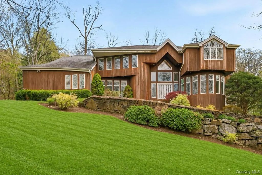 22 Random Farms Circle, Chappaqua