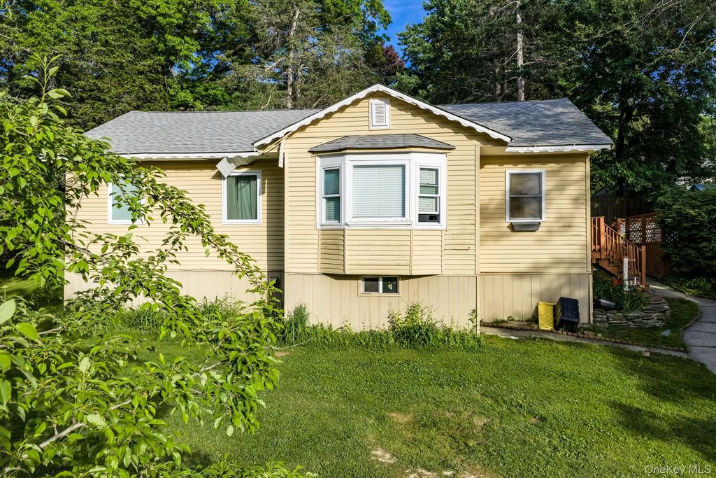 26 Woodycrest Trail, Monroe