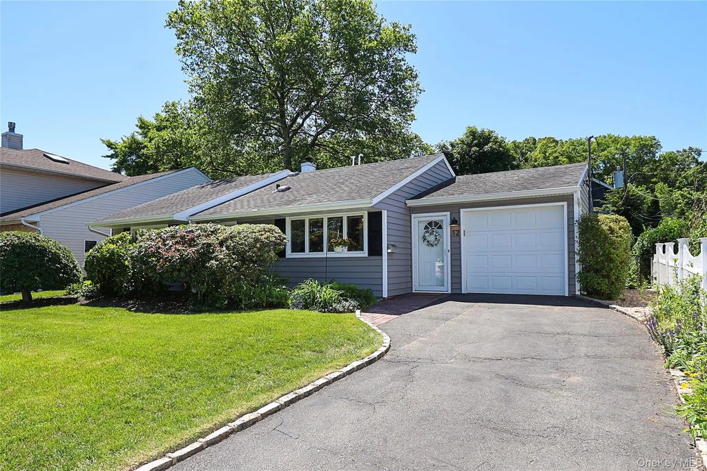 12 Ronan Road, Glen Cove