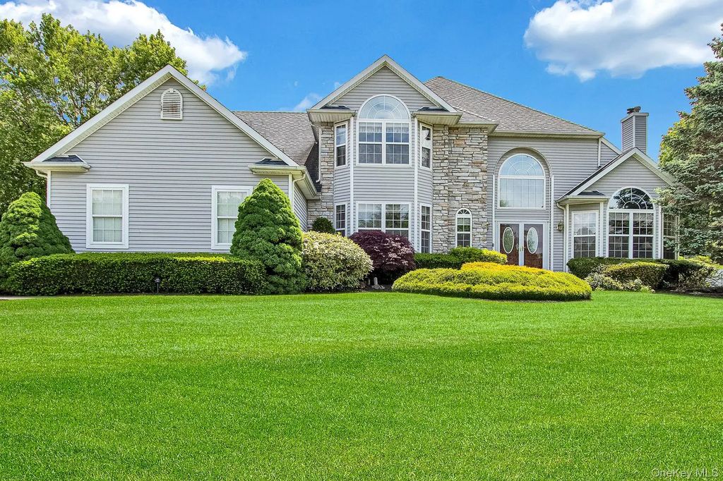 9 Redwood Lane, Miller Place