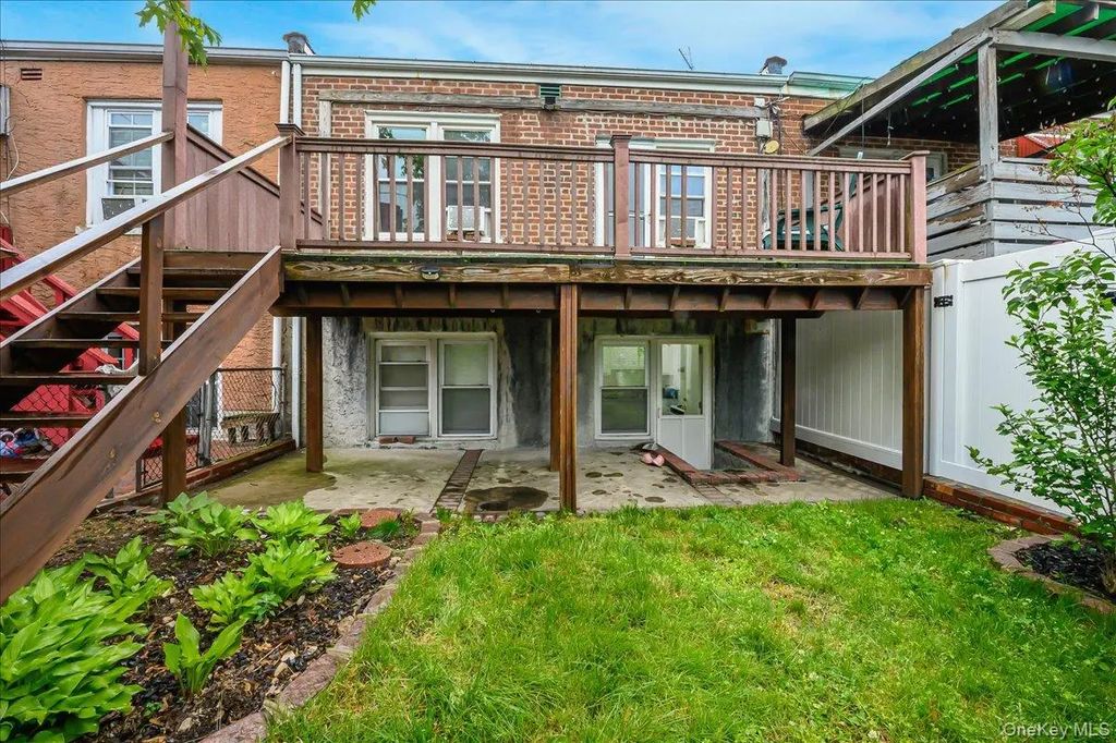 8458 Little Neck Parkway, Floral Park