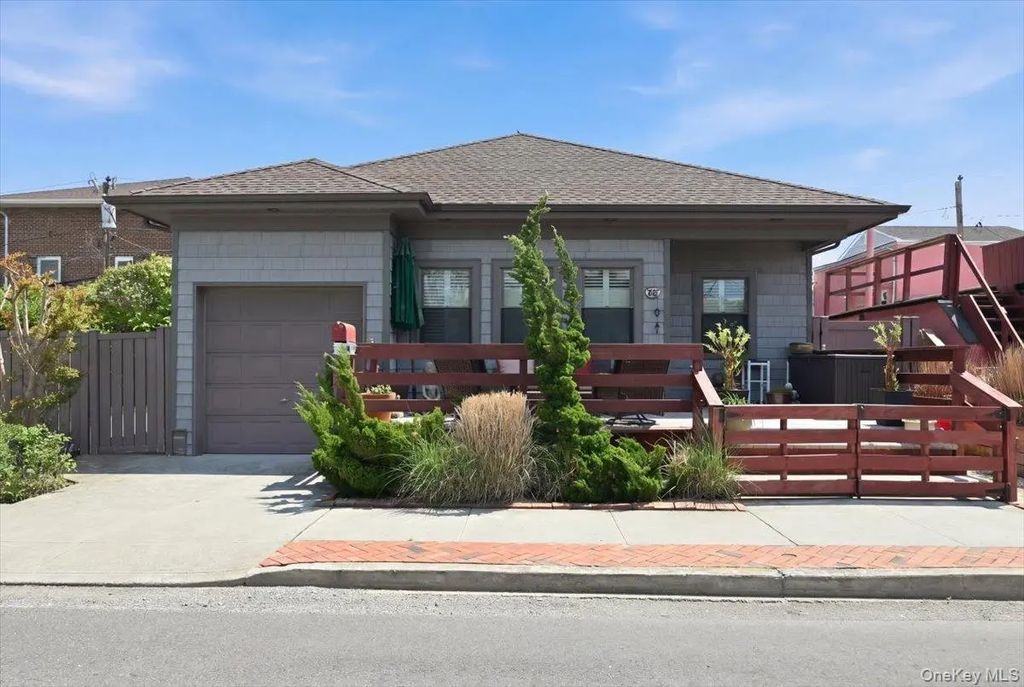 18 Clark Street, Long Beach