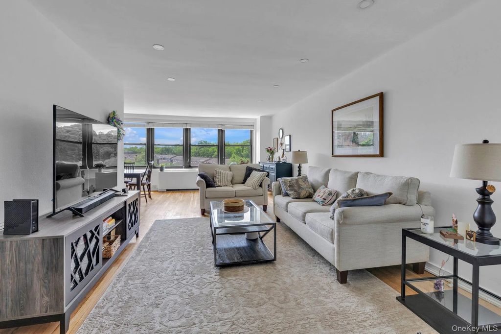 18-35 Corporal Kennedy Street # 5f, Bayside