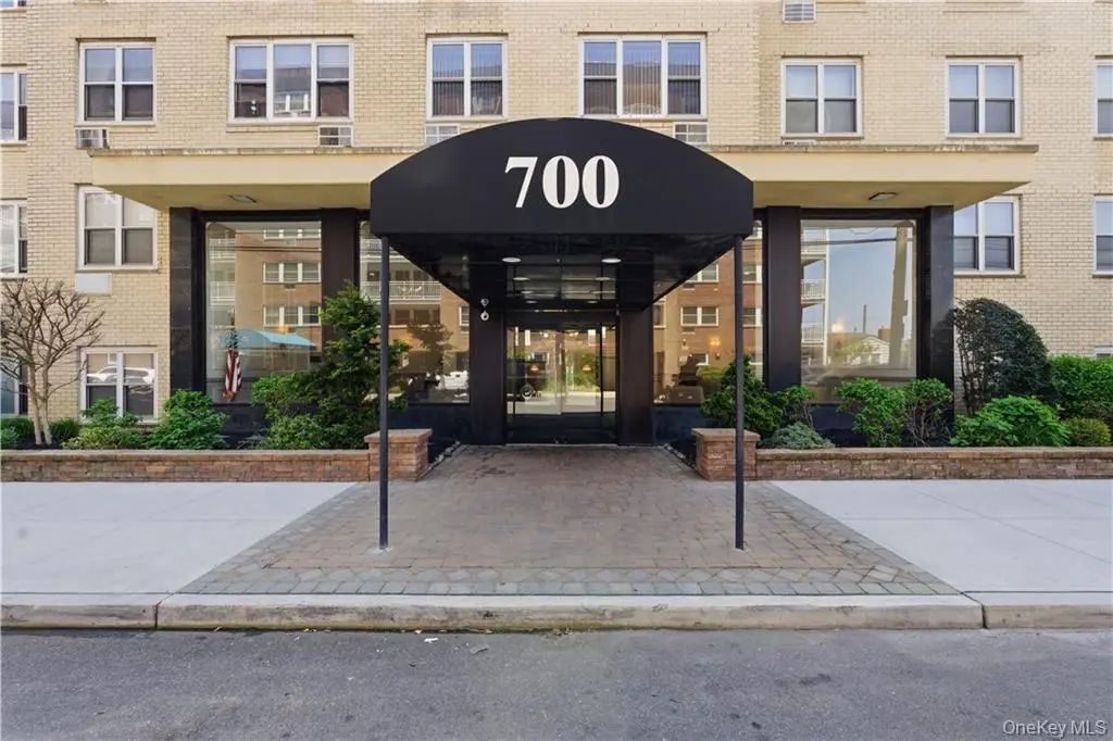 700 Shore Road # 2a, Long Beach