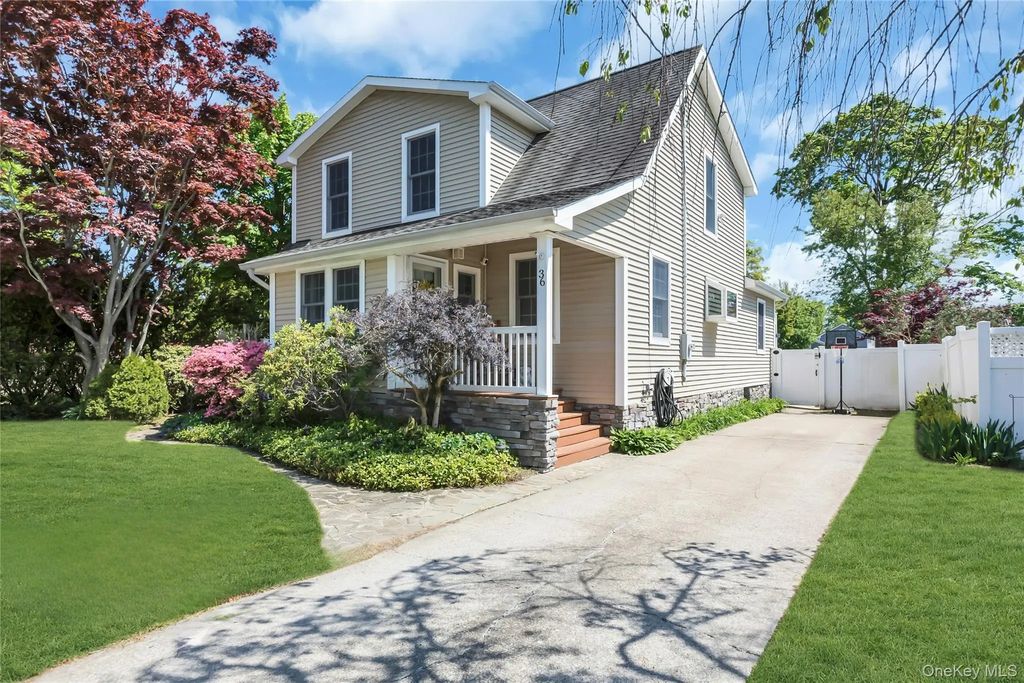 36 Richard Avenue, Islip Terrace