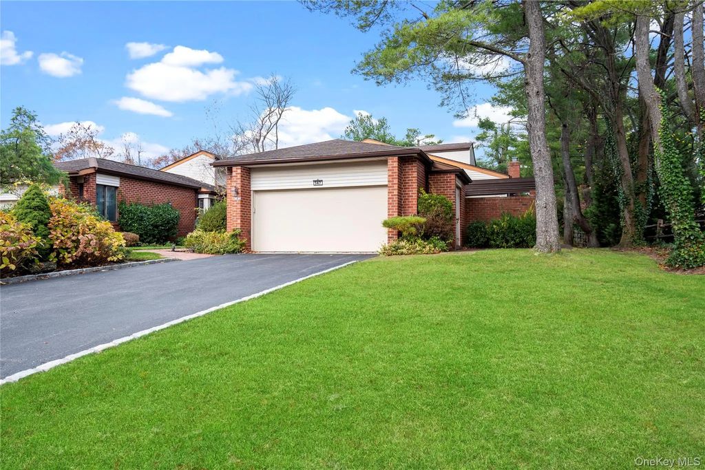 147 Darters Lane, Manhasset