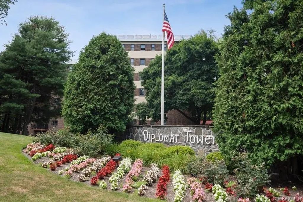 100 Diplomat Drive # 2b, Mount Kisco