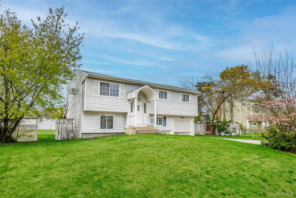 19 Liberty Avenue, Selden