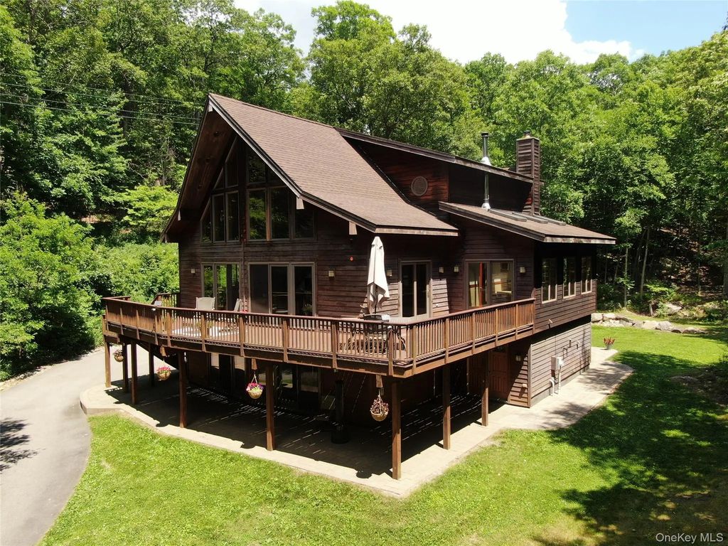 82 Indian Lake Road, Putnam Valley