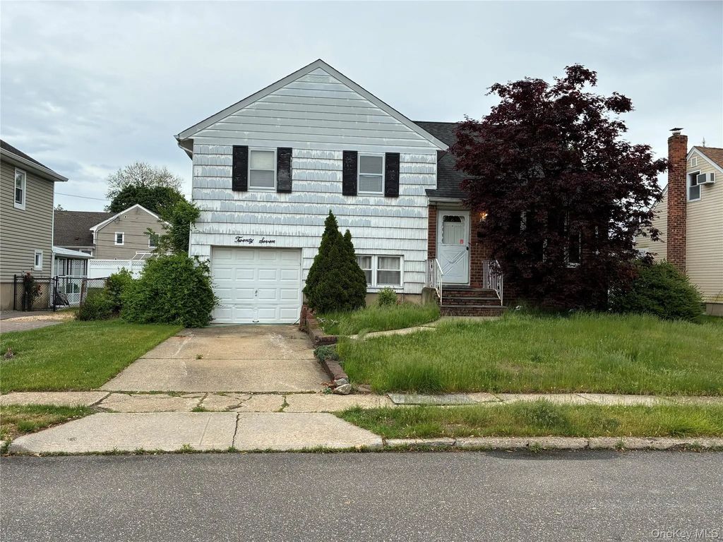27 Elizabeth Drive, Bethpage