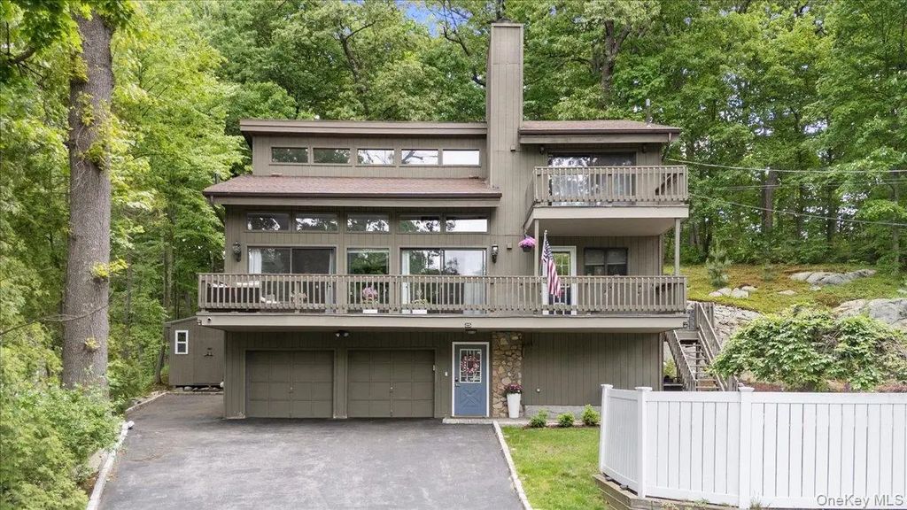 549 Westbrook Drive, Cortlandt Manor