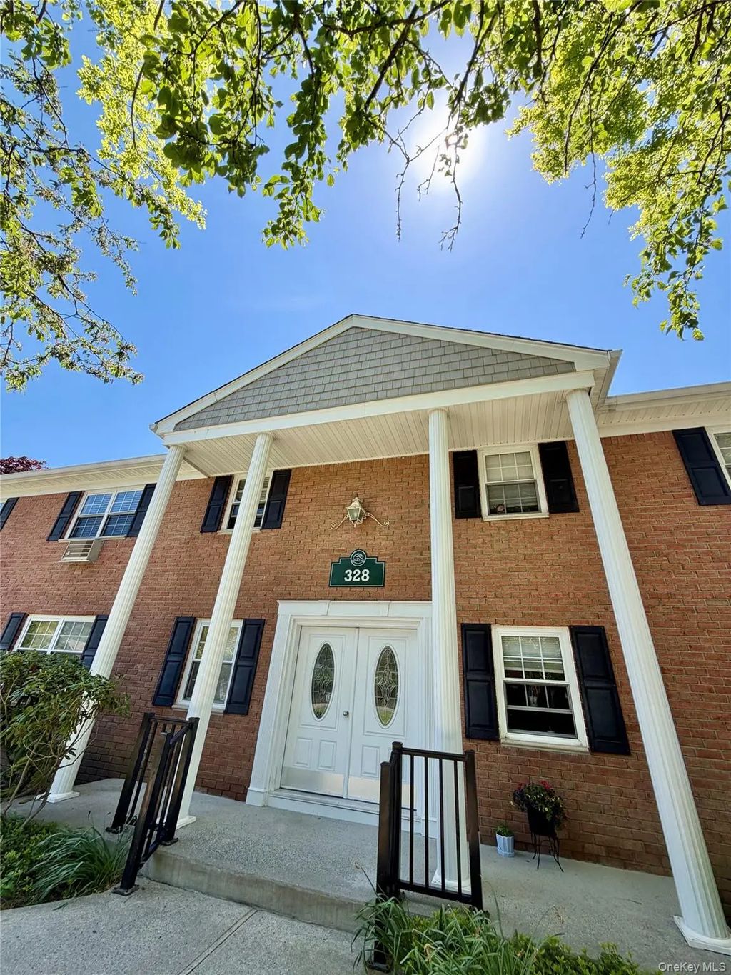 328 Lakeland Avenue # 1a, Sayville