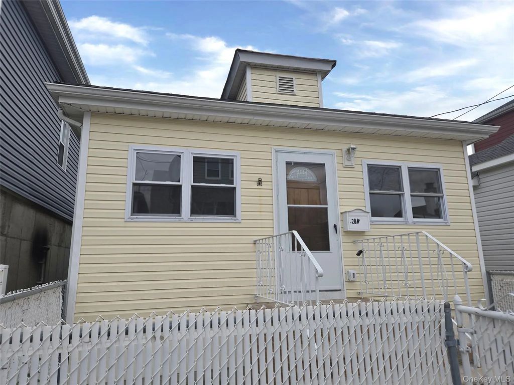 20 W 10th Road, Broad Channel