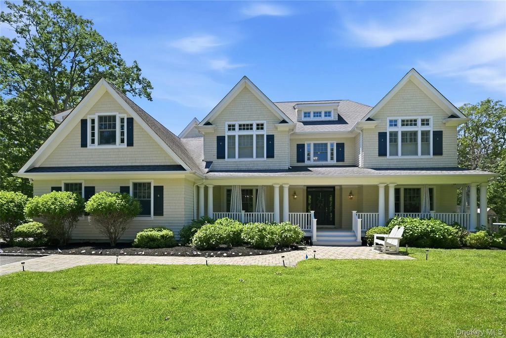 1330 Ridge Road, Laurel Hollow